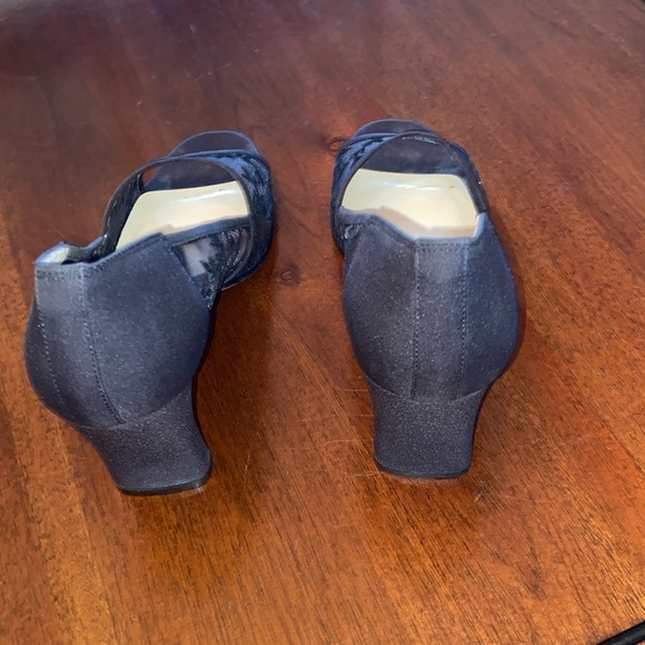 Apostrophe 3 inch heels size 7, midnight, black/blue - Picture 2 of 10